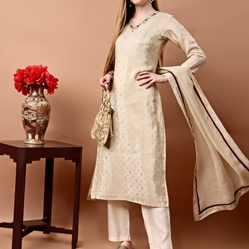 Glomee Presnted Pure cotton Heavy dupatta work Set